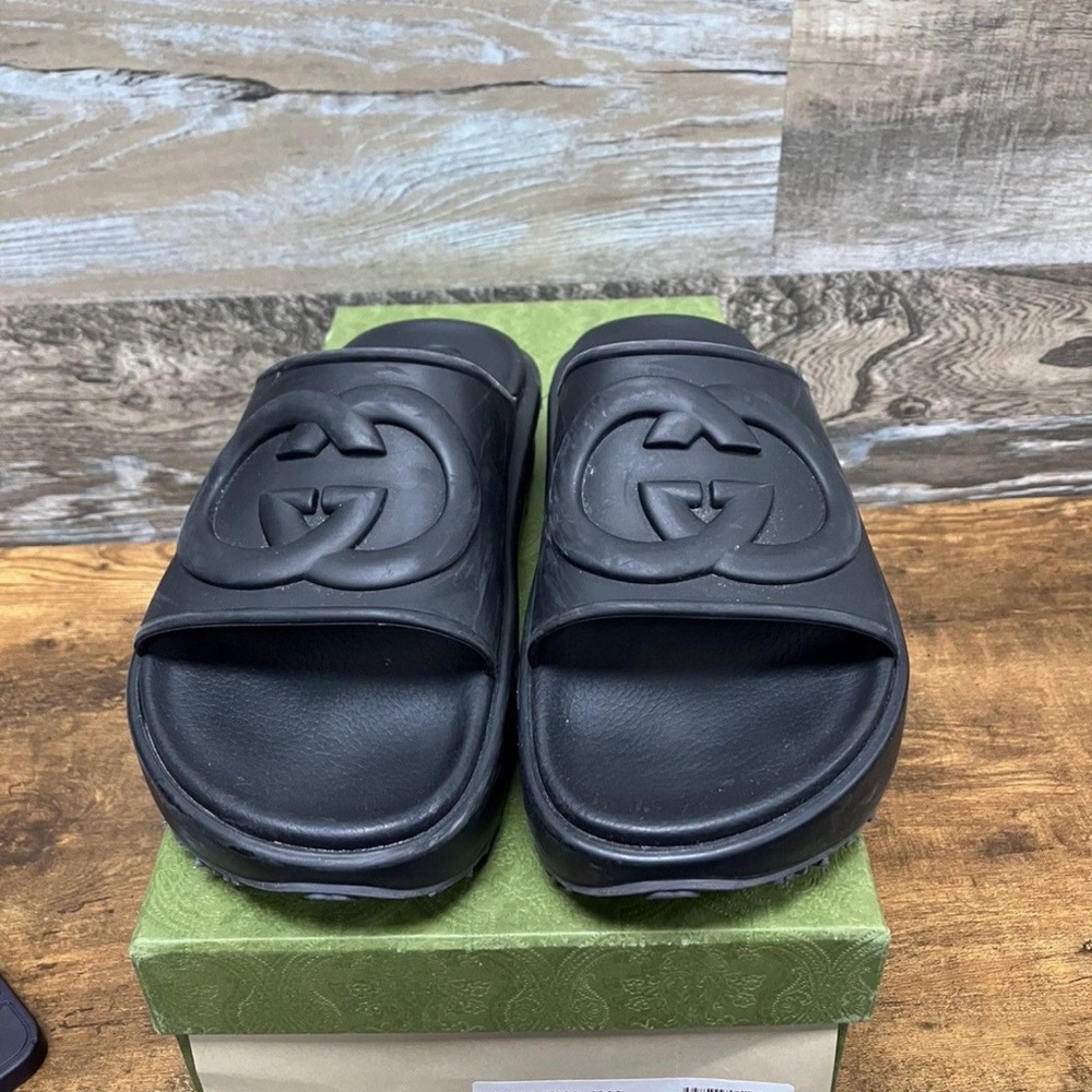 Gucci Black Interlocking slide